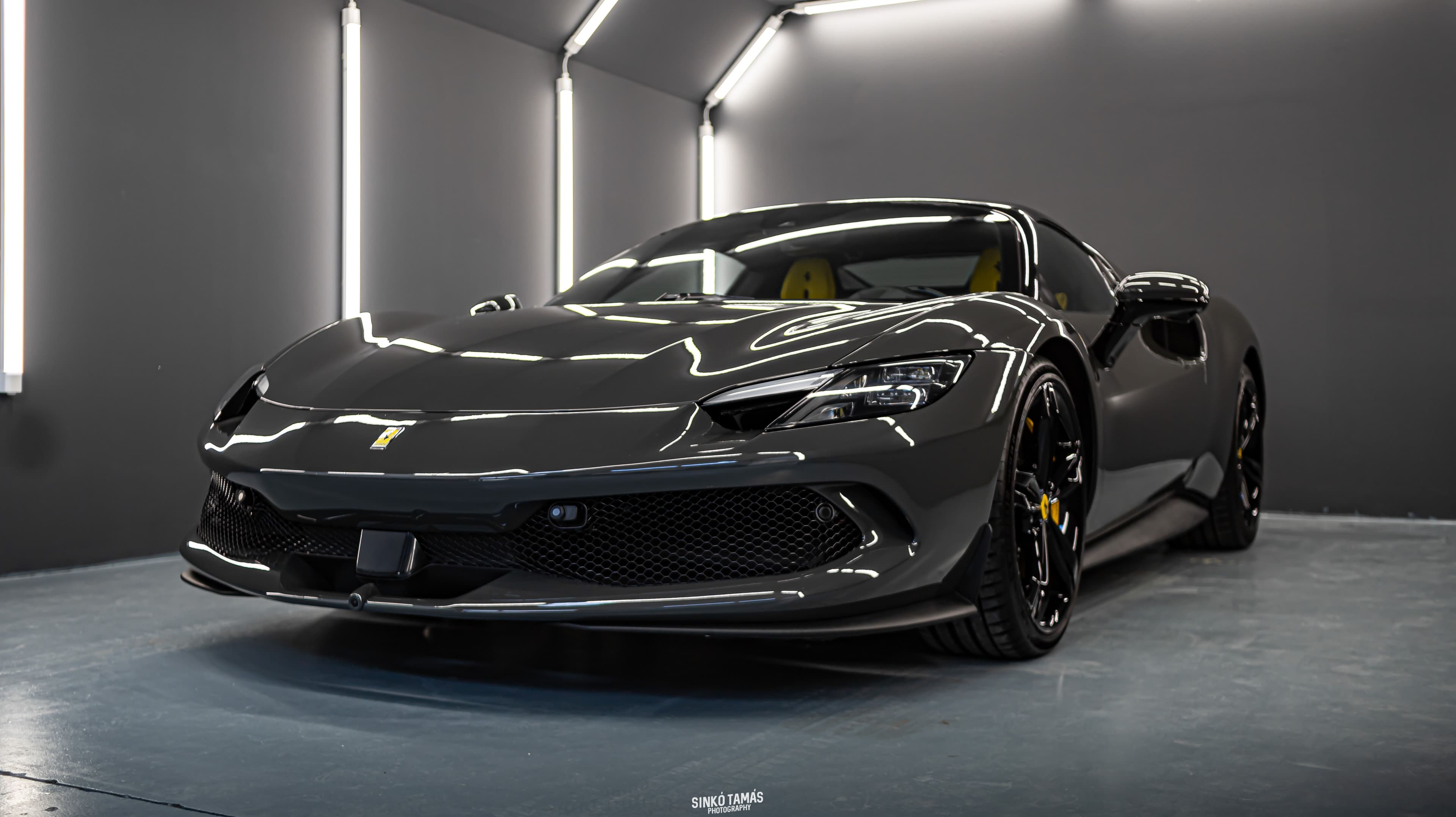 1.	Ferrari 296 GTS – Teljes karosszériavédő fólia, szélvédő fólia