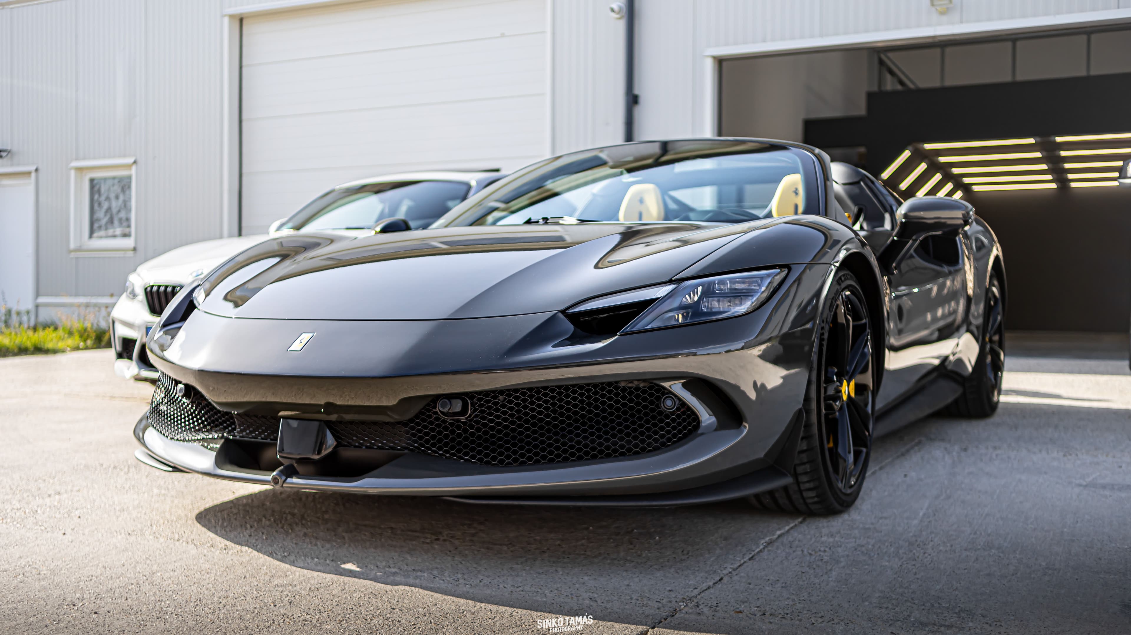 1.	Ferrari 296 GTS – Teljes karosszériavédő fólia, szélvédő fólia