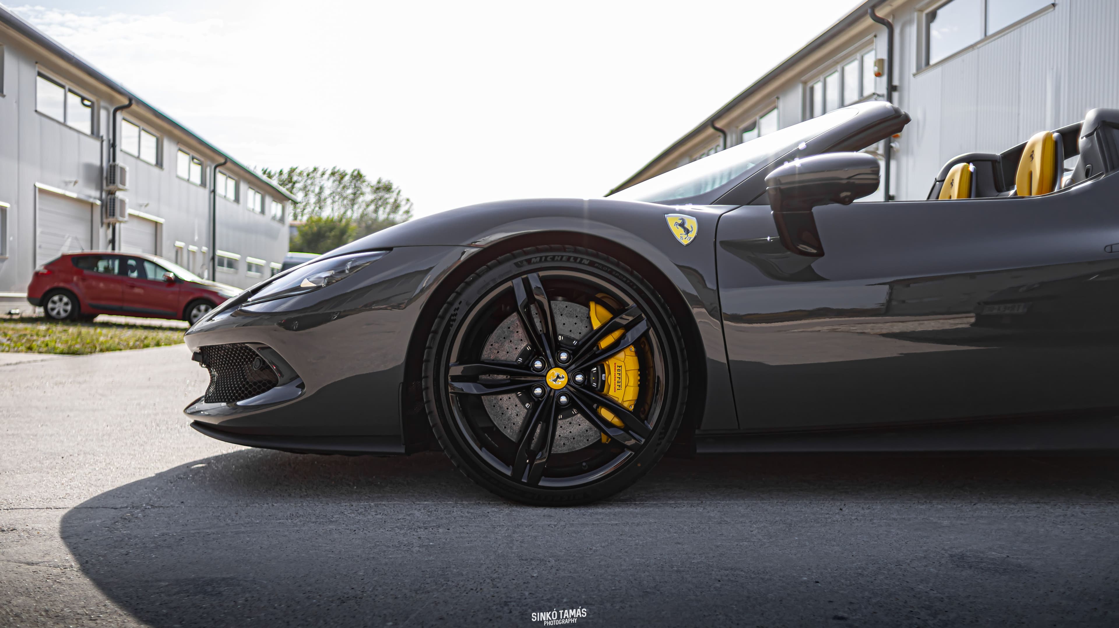 1.	Ferrari 296 GTS – Teljes karosszériavédő fólia, szélvédő fólia