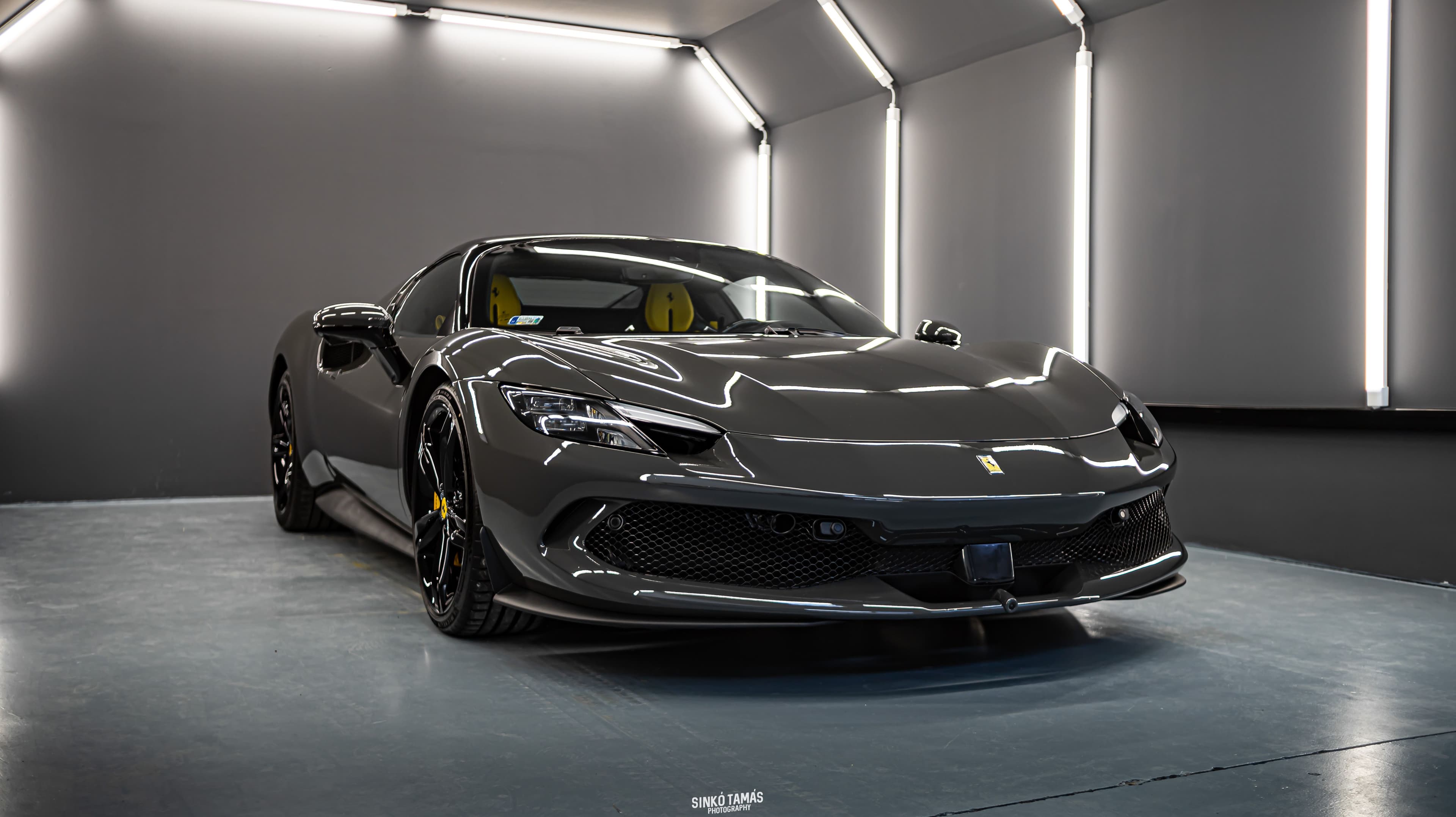 1.	Ferrari 296 GTS – Teljes karosszériavédő fólia, szélvédő fólia